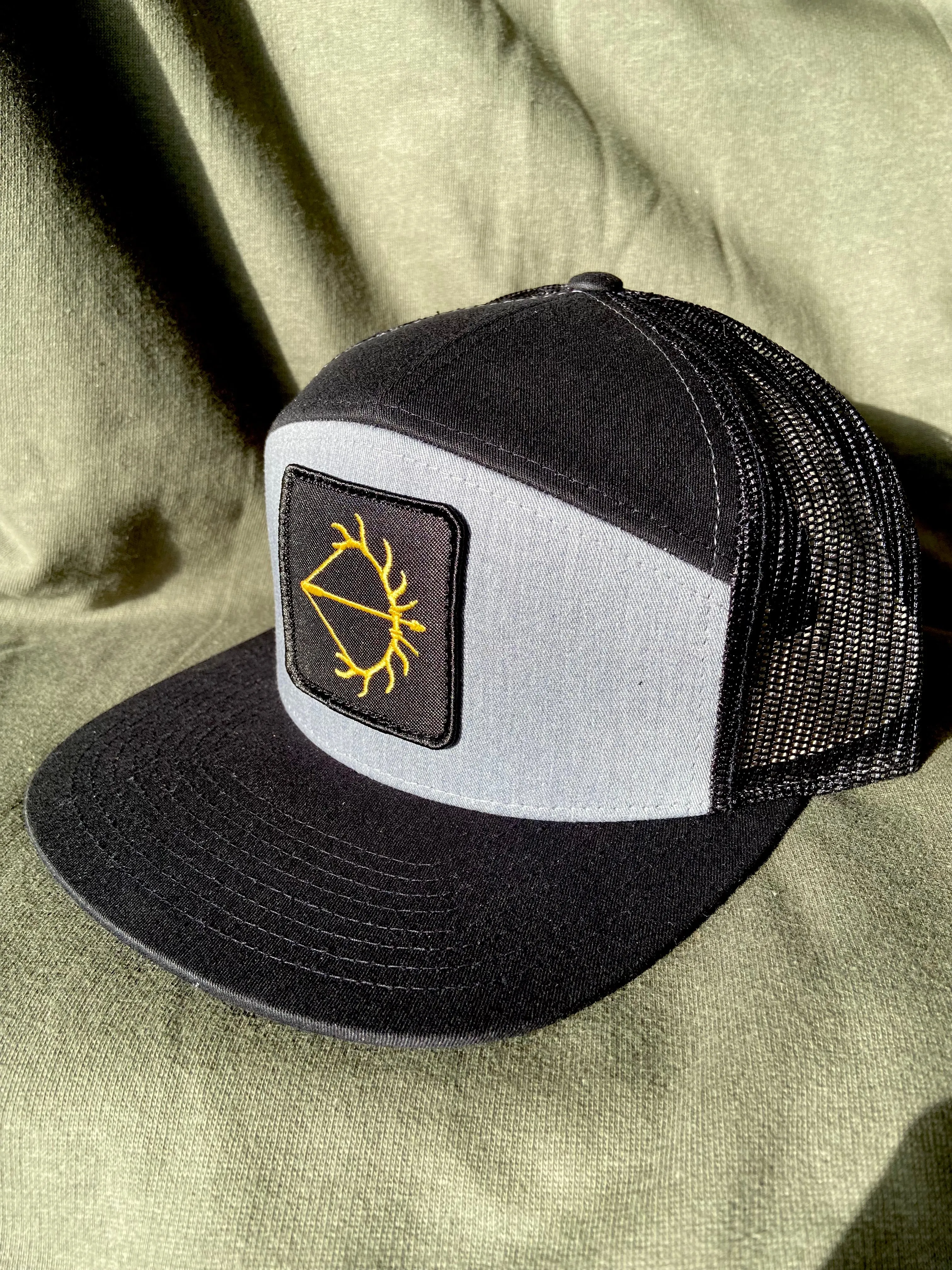 RICHARDSON FLAT BILL SNAPBACK • GREY / BLACK W/ LOGO PATCH