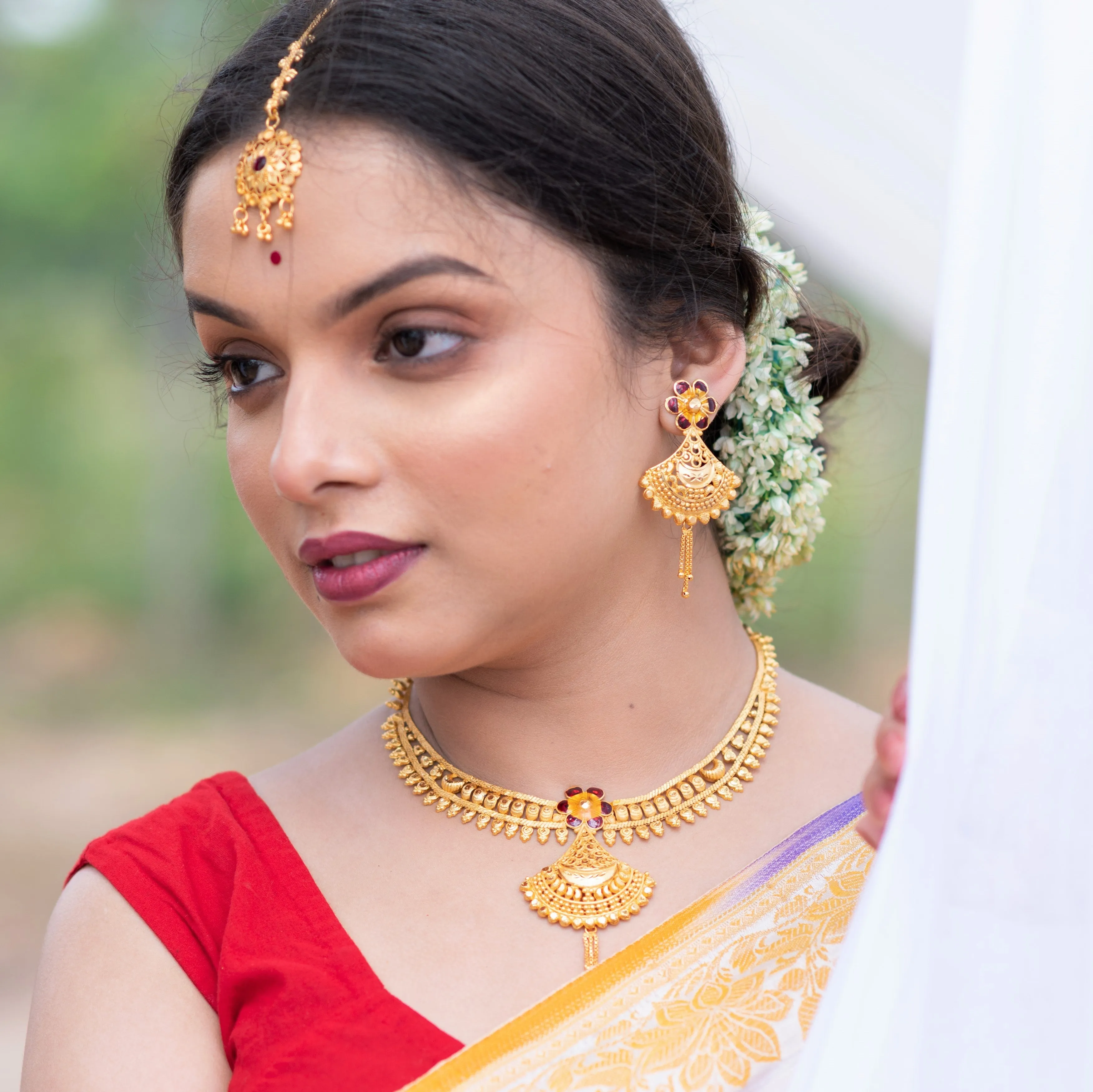 Sondhya - Chatai Necklace Set