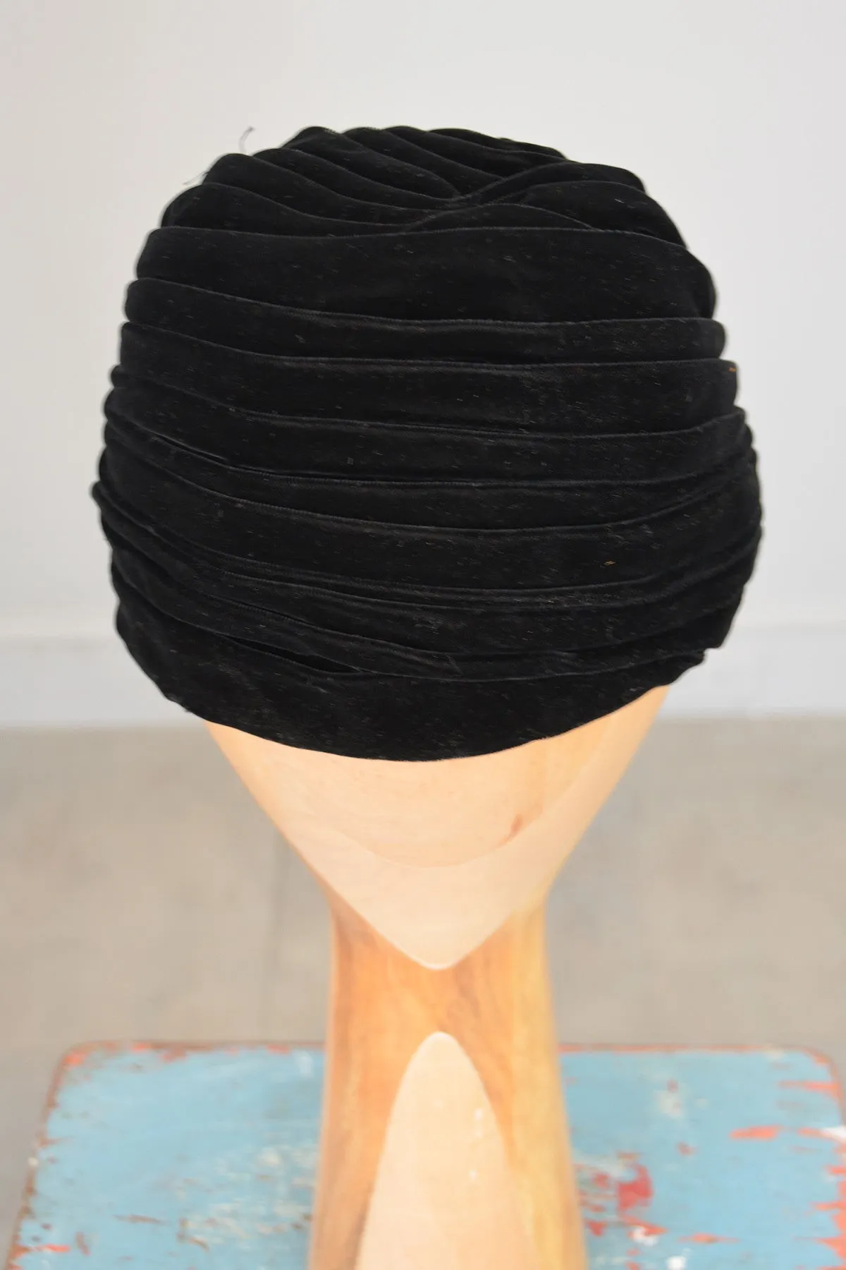 Vintage Black Velvet Beehive Cloche Turban